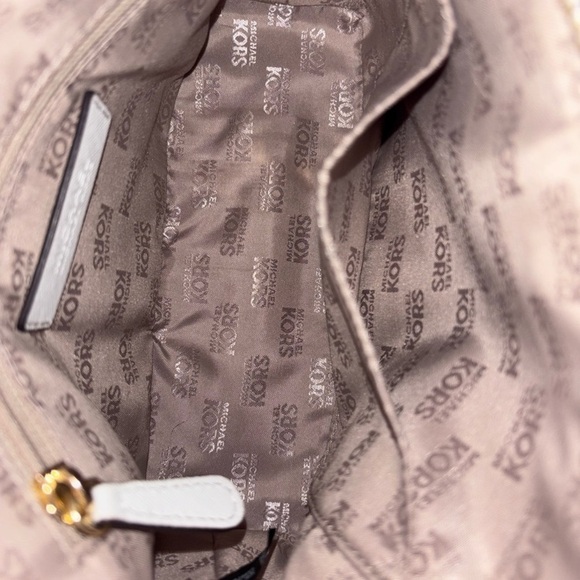 Michael Kors NWOT Cindy Dome White/Gold Saffiano Leather Crossbody Bag - Picture 8 of 9